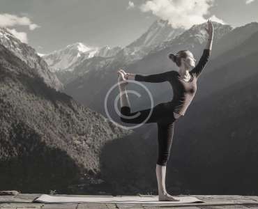 10 of 2016′s most extreme yoga poses